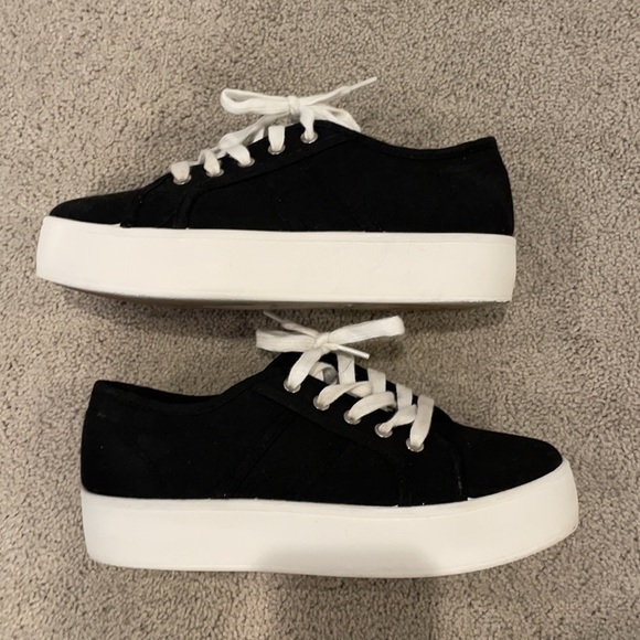 Forever 21 black and white canvas platform shoes. Size 8 in women’s - Picture 2 of 7